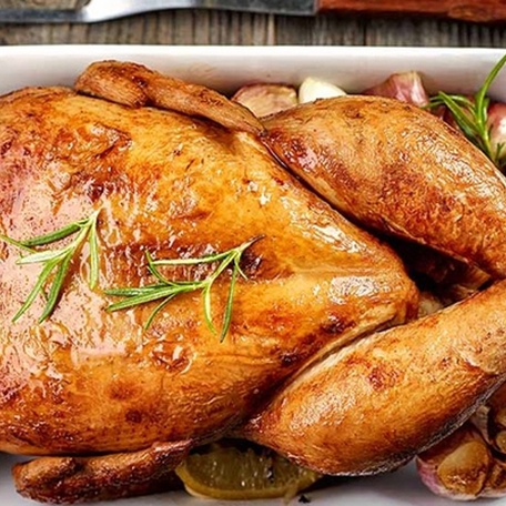 ქათმის მომზადება ერთი შეხედვით ადვილია, მაგრამ ხშირად საბოლოო შედეგი მაინც გამომშრალი ხორცია.
ჩვენ გაგიზიარებთ რამდენიმე მარტივ რჩევას, რის შემდეგაც თქვენი ქათმის ხორცი წვნიანი და ფაფუკი გახდება.