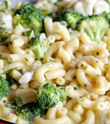 კარბონარა იტალიური კერძია, რომლის მთავარი ინგრედიენტი მაკარონი და უმი კვეცრხის სოუსია.